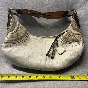 Coach White Hobo Bag Elegant and Versatile